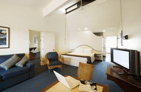 Beach Hotel Resort - Lightning Ridge Tourism 3