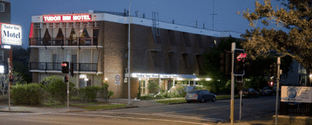 Tudor Inn Motel - Lightning Ridge Tourism