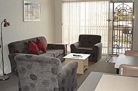 Glenelg Holiday Apartments-Corfu - Lightning Ridge Tourism 2