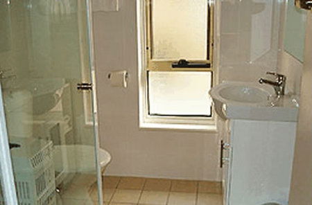 Glenelg Holiday Apartments-Corfu - Lightning Ridge Tourism 4