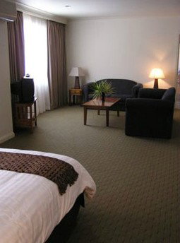 Bay Beach Motel - Lightning Ridge Tourism 1