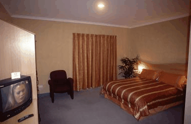 The Lighthouse Hotel - Lightning Ridge Tourism