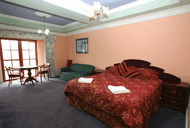 Hatchers Manor - Lightning Ridge Tourism