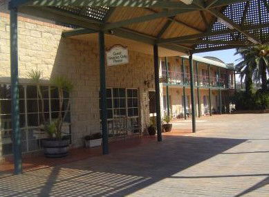 Mulwala Paradise Palms Motel - Lightning Ridge Tourism 1