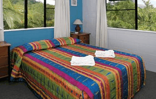 Castaways Trinity Beach - Lightning Ridge Tourism