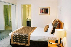 Quest Mont Albert - Lightning Ridge Tourism 1