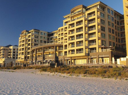 Oaks Plaza Pier - Lightning Ridge Tourism 1