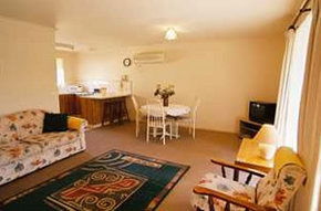 Birralee Holiday Villas - Lightning Ridge Tourism 1
