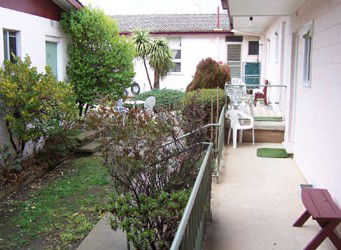 Rainbow Motel - Lightning Ridge Tourism 1