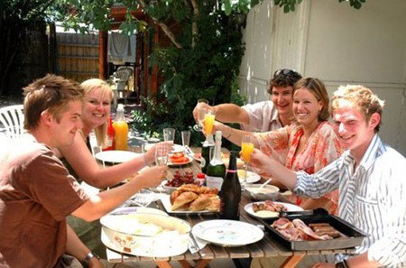 Lords Lodge Backpackers - Lightning Ridge Tourism 1