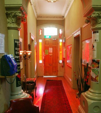 Lords Lodge Backpackers - Lightning Ridge Tourism 2