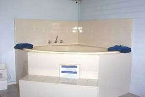 Sunraysia Motel And Holiday Apartments - Lightning Ridge Tourism 5