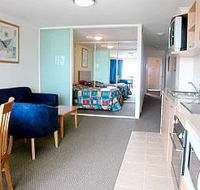 The Entrance Waldorf Apartments - Lightning Ridge Tourism