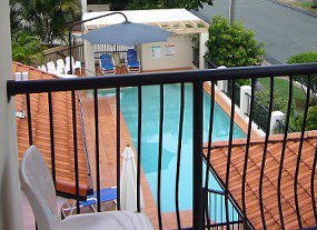 Chevron Palms - Lightning Ridge Tourism 3