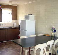 Wool Bay Holiday Units - Lightning Ridge Tourism