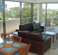 Space Holiday Apartments - Lightning Ridge Tourism