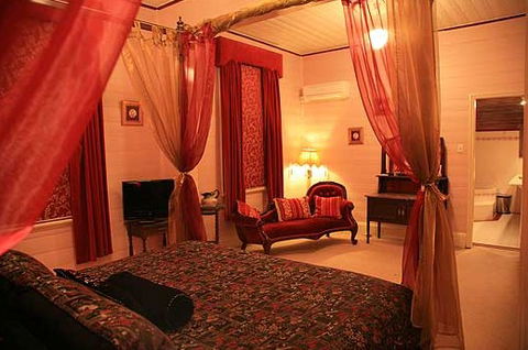 St Mounts Boutique Hotel - Lightning Ridge Tourism 1