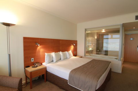 Quality Hotel Gateway Devonport - Lightning Ridge Tourism 3