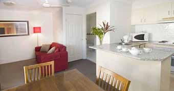 Karana Palms Resort - Lightning Ridge Tourism 6