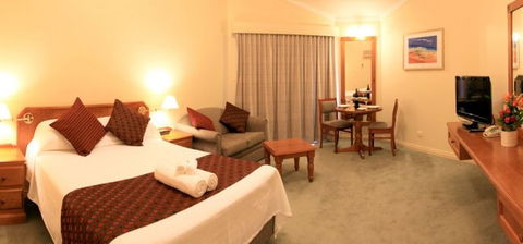 Abbey Beach Resort - Lightning Ridge Tourism 0