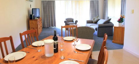 Abbey Beach Resort - Lightning Ridge Tourism 2