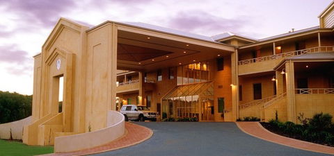 Abbey Beach Resort - Lightning Ridge Tourism 3