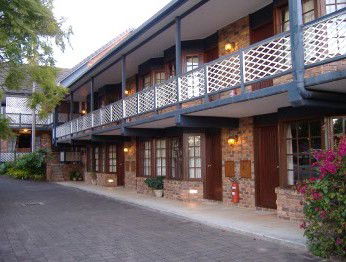 Montville Mountain Inn - Lightning Ridge Tourism 0