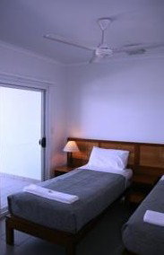 Cullen Bay Serviced Apartments - Lightning Ridge Tourism 5