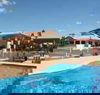 Country Roads Motor Inn - Lightning Ridge Tourism