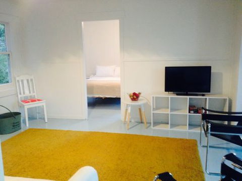 Greens Beach Cottage - Lightning Ridge Tourism 1