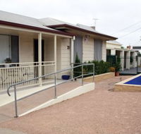 Executive Holiday Rental - Lightning Ridge Tourism