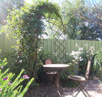 Robyn's Nest Country Cottages - Lightning Ridge Tourism