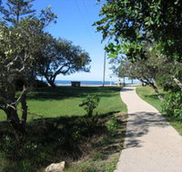 Raintrees On Moffat Beach - Lightning Ridge Tourism