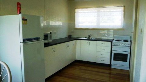 Hibiscus Heights - Lightning Ridge Tourism 5