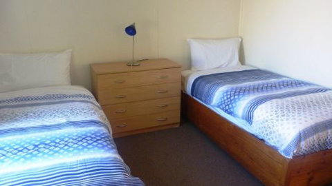 Hibiscus Heights - Lightning Ridge Tourism 7