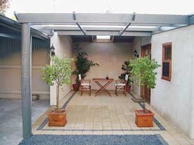 Mcintyre Cottage B&b - Lightning Ridge Tourism 0