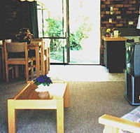 Falls Forest Retreat - Lightning Ridge Tourism
