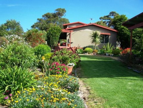 Eden Holiday Rentals - Lightning Ridge Tourism 2