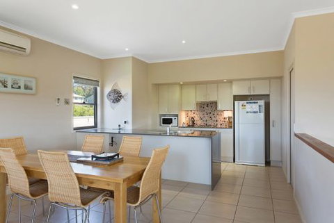 Eden Holiday Rentals - Lightning Ridge Tourism 5