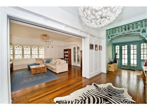 Sydney Furnished Rentals - Lightning Ridge Tourism 1