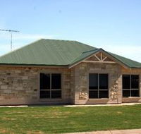 Juno Court Holiday Retreat - Lightning Ridge Tourism