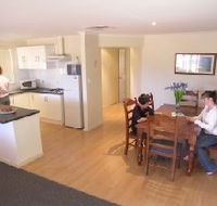 Copper Cove Holiday Villas - Lightning Ridge Tourism
