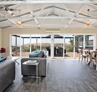 Coral Sands Luxury Beach House - Lightning Ridge Tourism