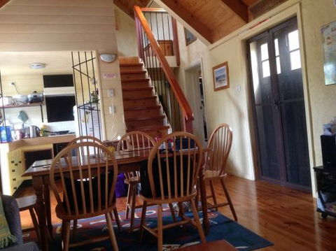 Glendon Beach House - Lightning Ridge Tourism 0