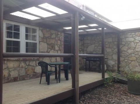 Glendon Beach House - Lightning Ridge Tourism 3