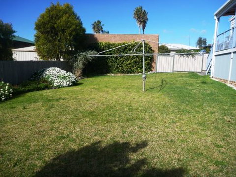 Hedgehog House - Lightning Ridge Tourism 4