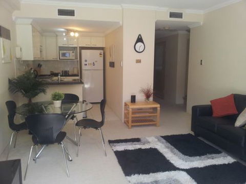 Sydney Serviced Apartment Rentals - Lightning Ridge Tourism 1