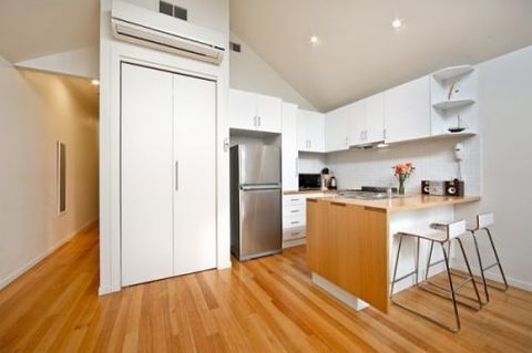 Port Melbourn Cottage - Stay Innercity - Lightning Ridge Tourism 1