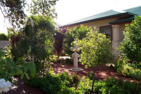 Cottage On Tottenham - Lightning Ridge Tourism 1