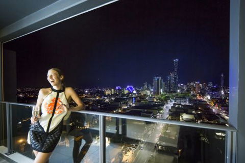 M & A Apartments - Lightning Ridge Tourism 3